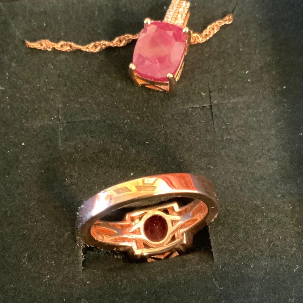 Elegant Pink Stone Jewelry Set - Picture 4 of 8